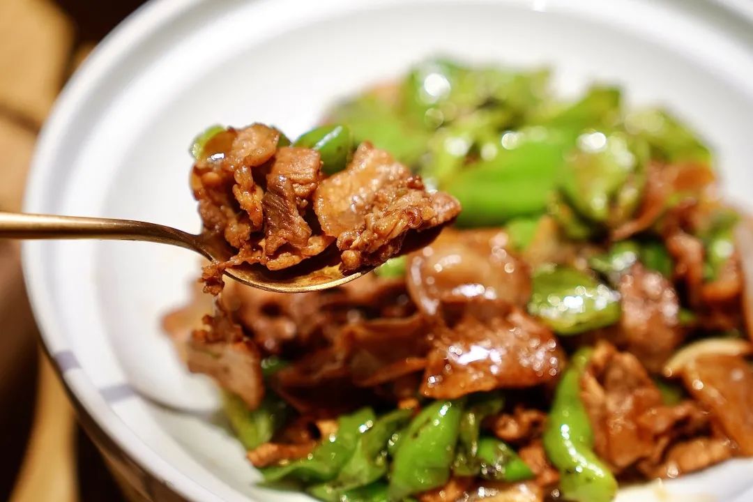 【咸蛋黄炒土豆丝】万物皆可咸蛋黄咸咸的蛋黄包裹着脆口的土豆丝杀伤