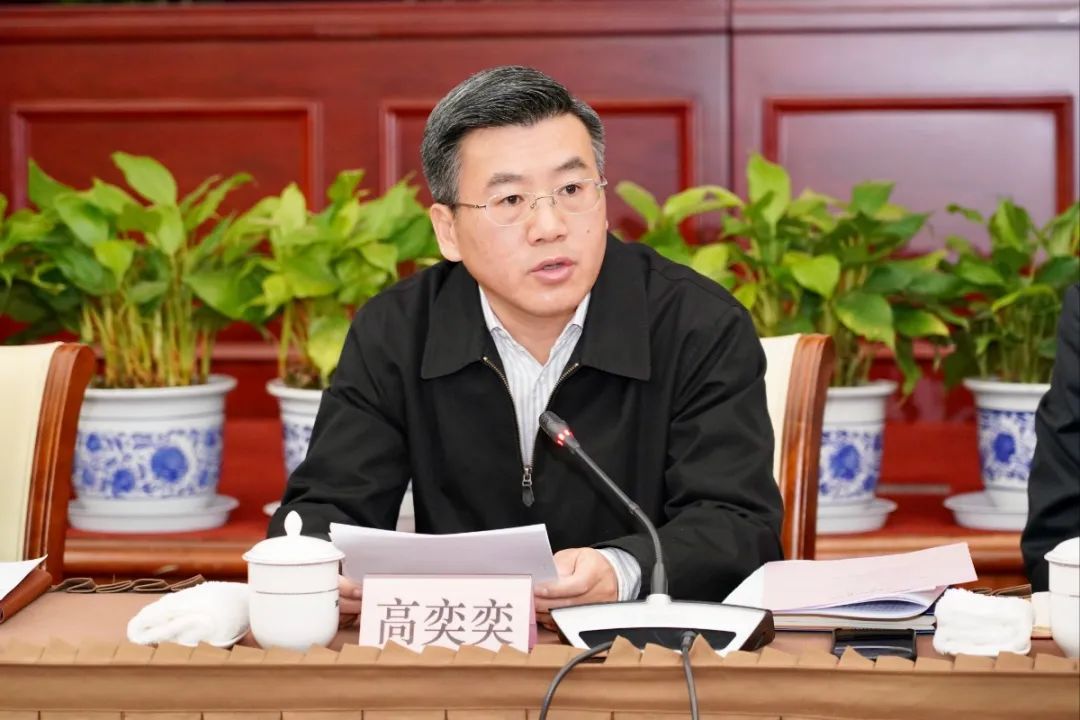 高奕奕就做好下一阶段工作作重点部署,指出要毫不放松抓好疫情防控