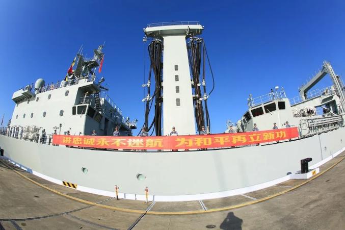 起航洪湖舰奔赴亚丁湾