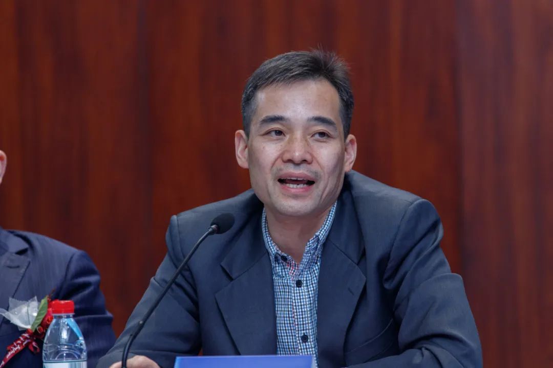 佛山市南海区人民政府副区长,广东金融高新区管委会副主任乔吉飞致辞