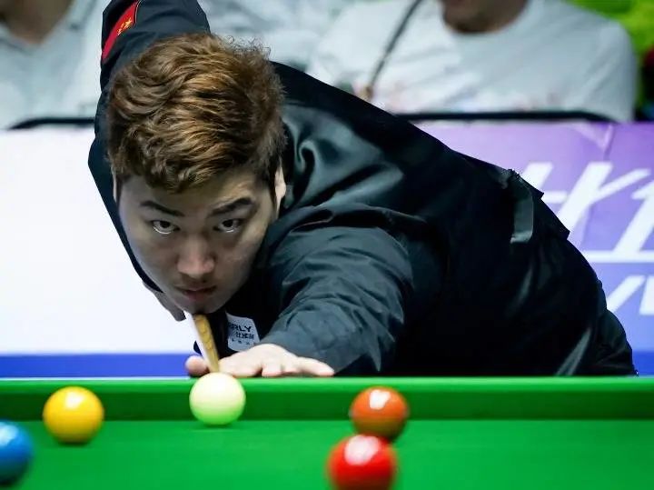 颜丙涛成功加冕斯诺克大师赛冠军超越丁俊晖成为获三大赛冠军最年轻