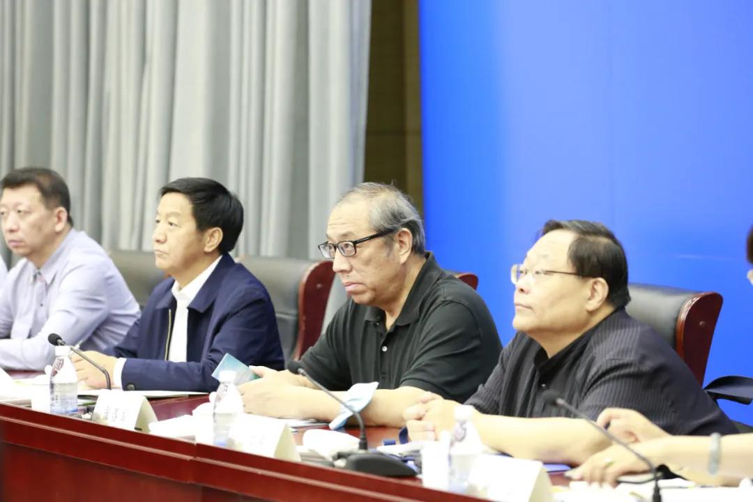 全国人大监察和司法委员会副主任委员张苏军(右二)与全国人大常委会委员吕世明(右一)到浙江调研无障碍公益诉讼工作。