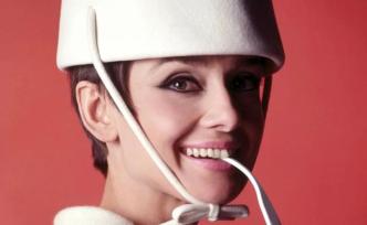 他想让女性飞上太空，也想让女性摆脱胸衣