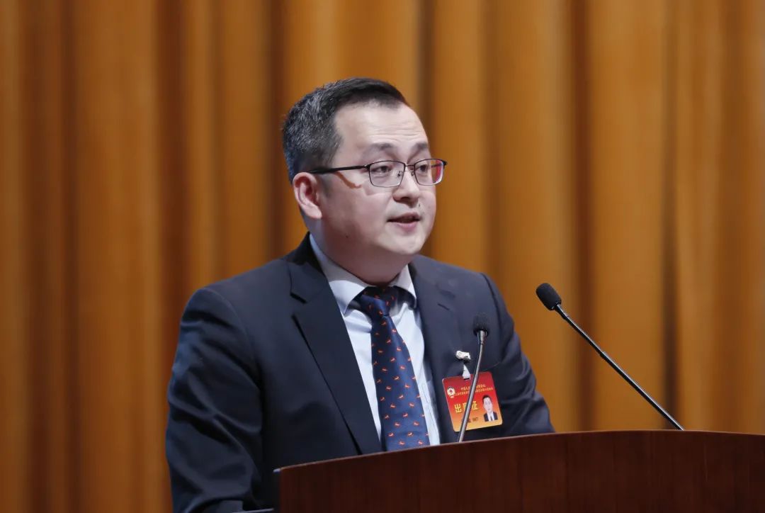 集众智聚合力谱新篇政协浦东新区六届六次会议进行大会发言