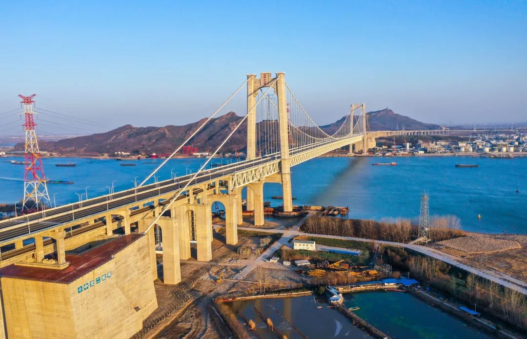 一桥牵南北江苏更添铁担当