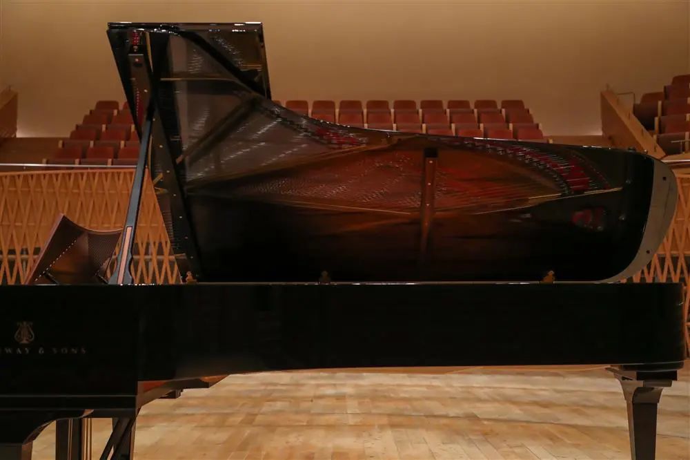 全新钢琴不能开箱即用这架施坦威钢琴开琴方式不一般