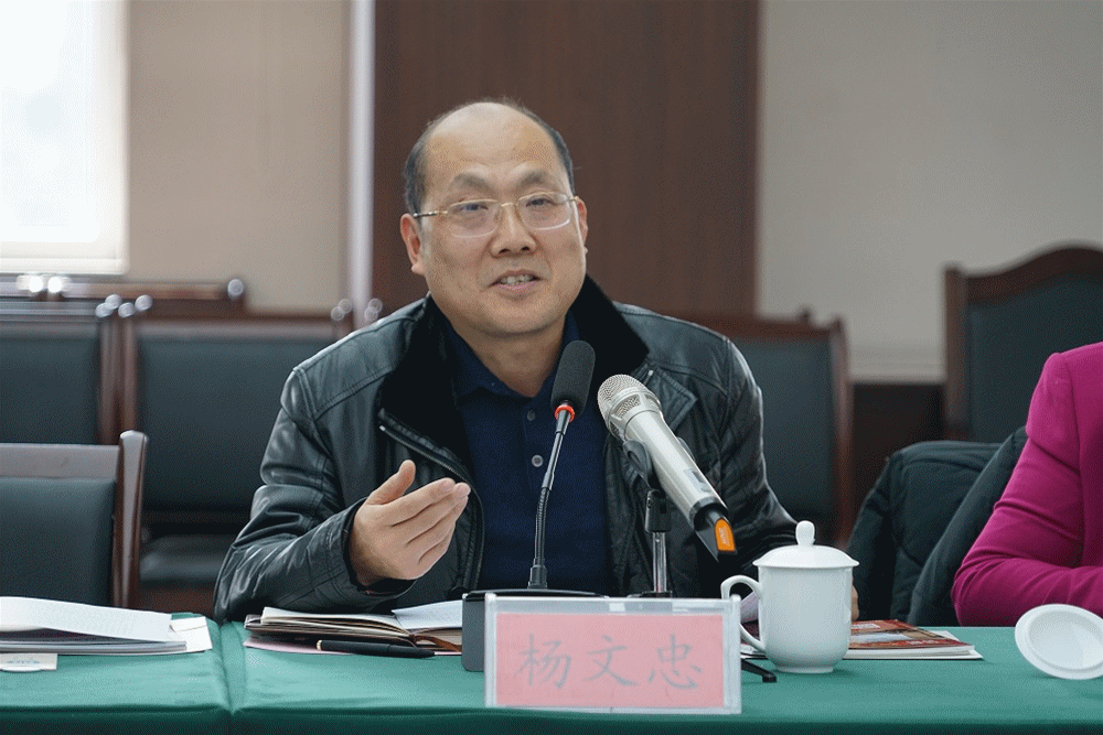 湖州中院党组成员副院长何新来院征求代表委员意见建议