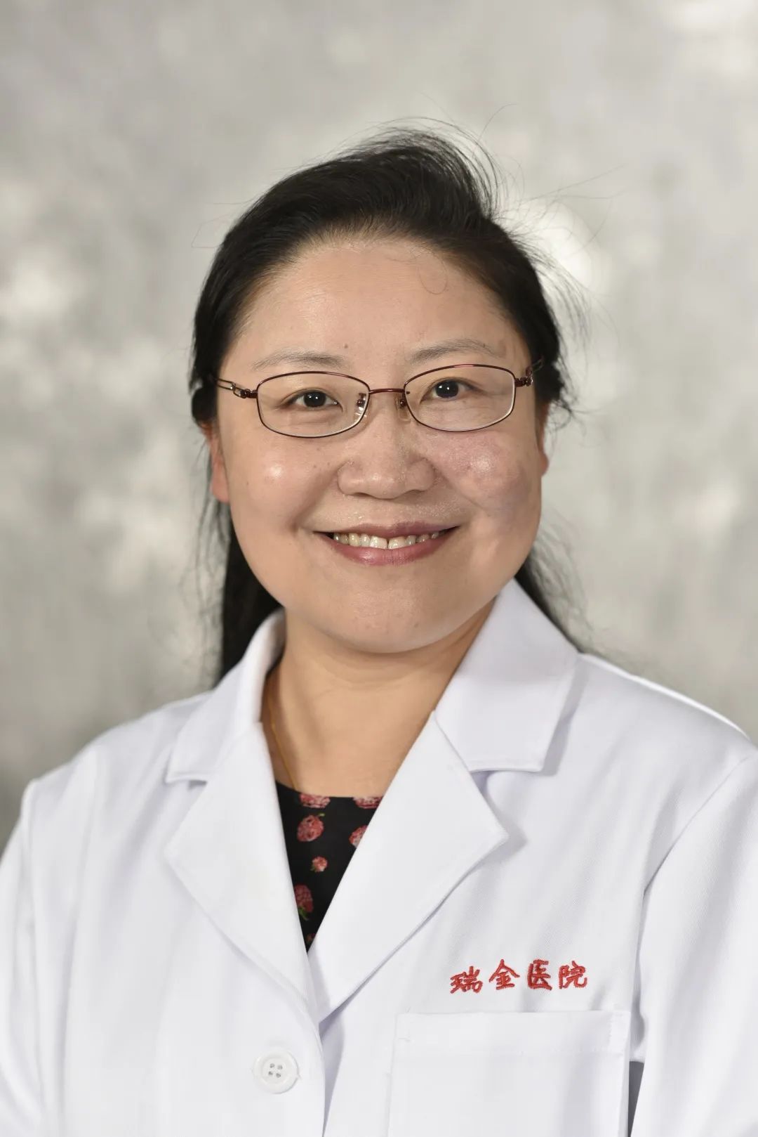 曹华皮肤科主任医师擅长:皮肌炎,皮肤红斑狼疮,硬皮病,白塞病,血管炎