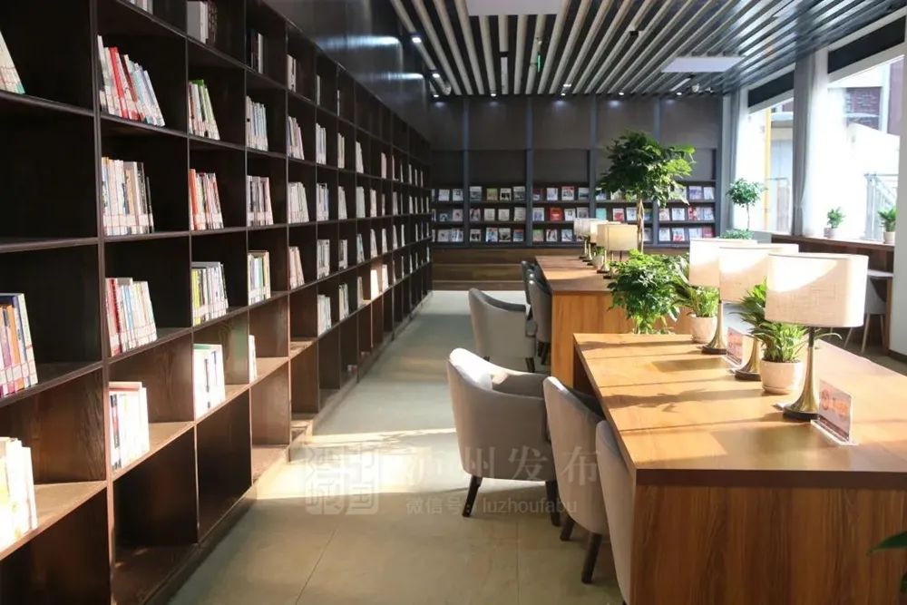 内景超赞!泸州市图书馆摩尔商城24小时城市书房,27日正式开放