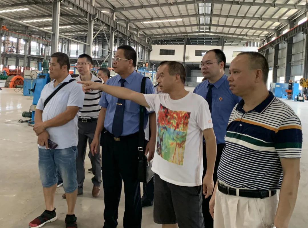 广东省封开县检察院检察官到广东某电缆有限公司了解情况。