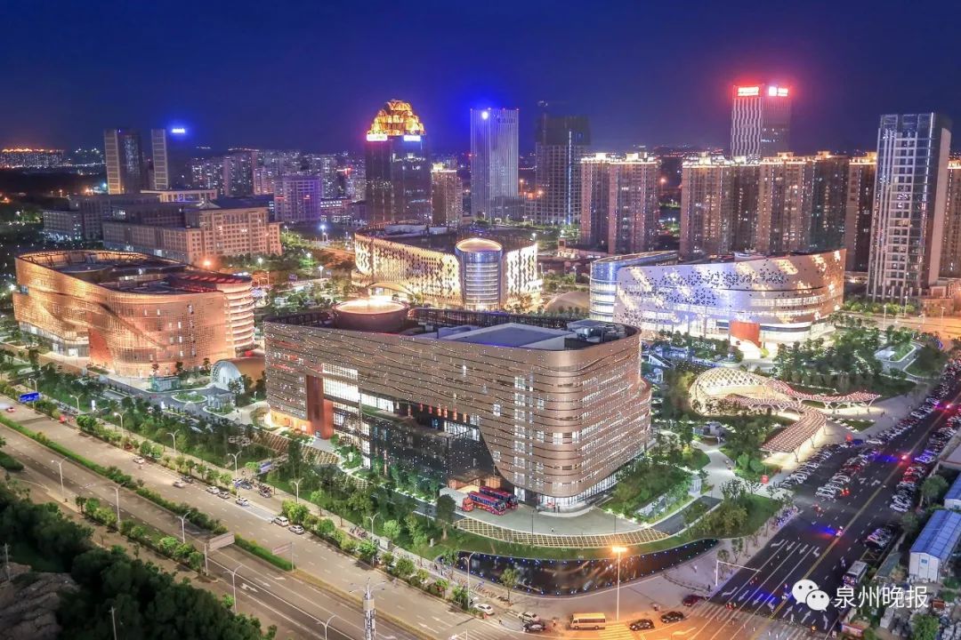 四朵金花夜景泉州夜生活改革开放以来,泉州秉持爱拼敢赢精神,抓住机遇