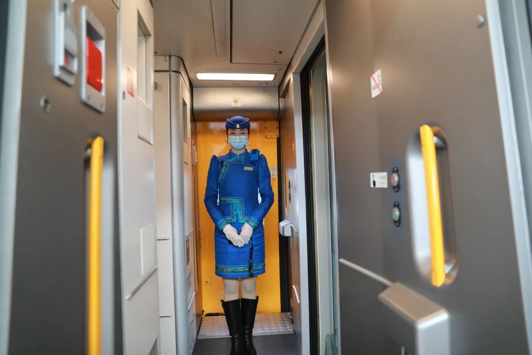 今日包头至郑州首开动车