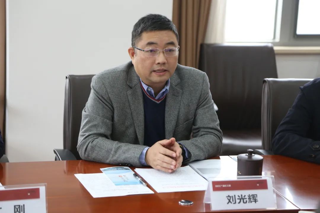 叶战平表示,长江财险与湖北工建同为省属国企,合作空间巨大,希望两家