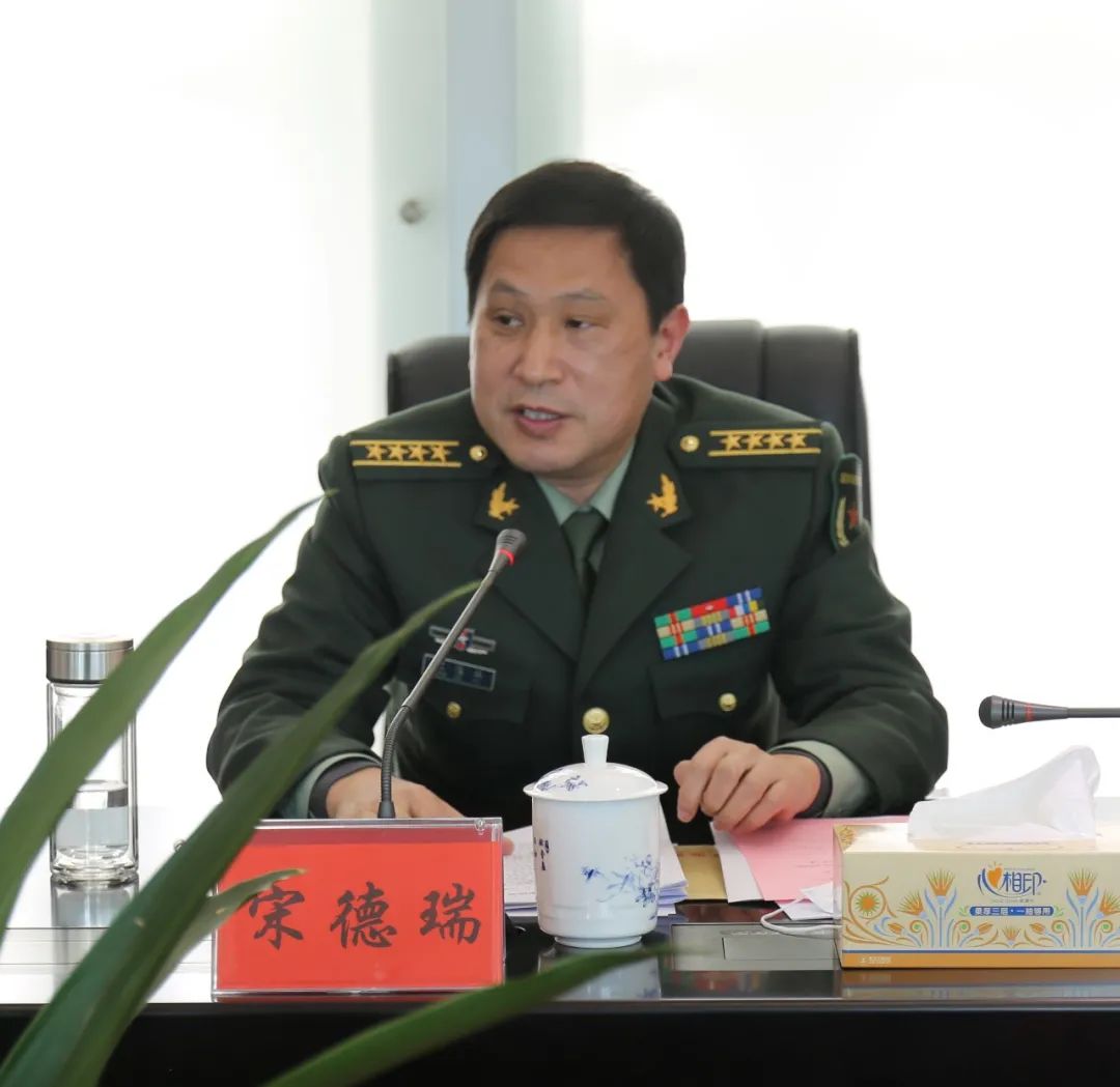 省人大代表,邵阳市军分区副司令员宋德瑞,市民族宗教事务局局长彭泽愿
