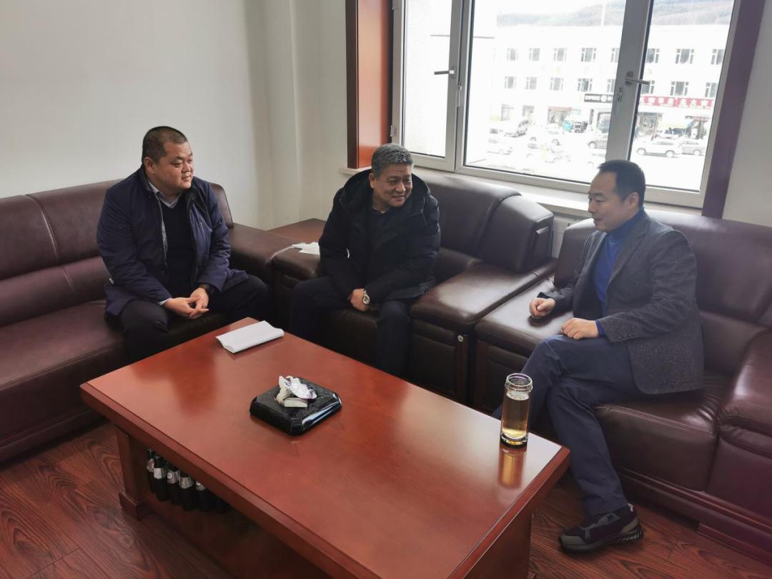 1月18日上午,汪清林区基层法院副院长张华到天桥岭林业局进行了走访