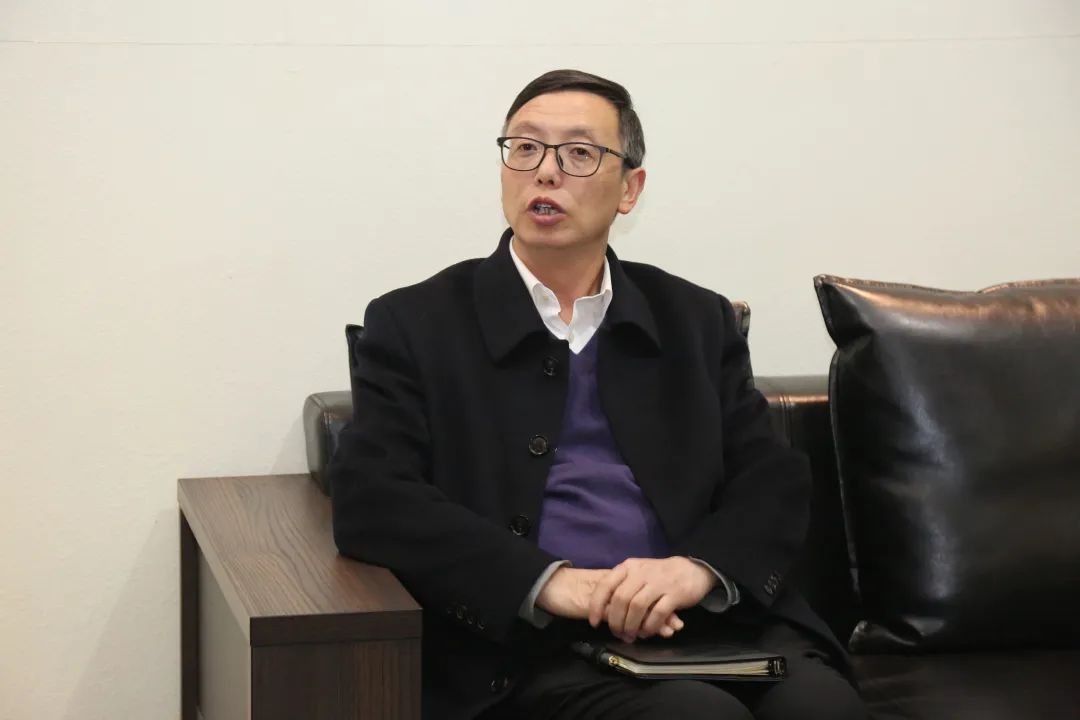 绍兴中院唐学兵院长来柯桥区开展"三服务"活动