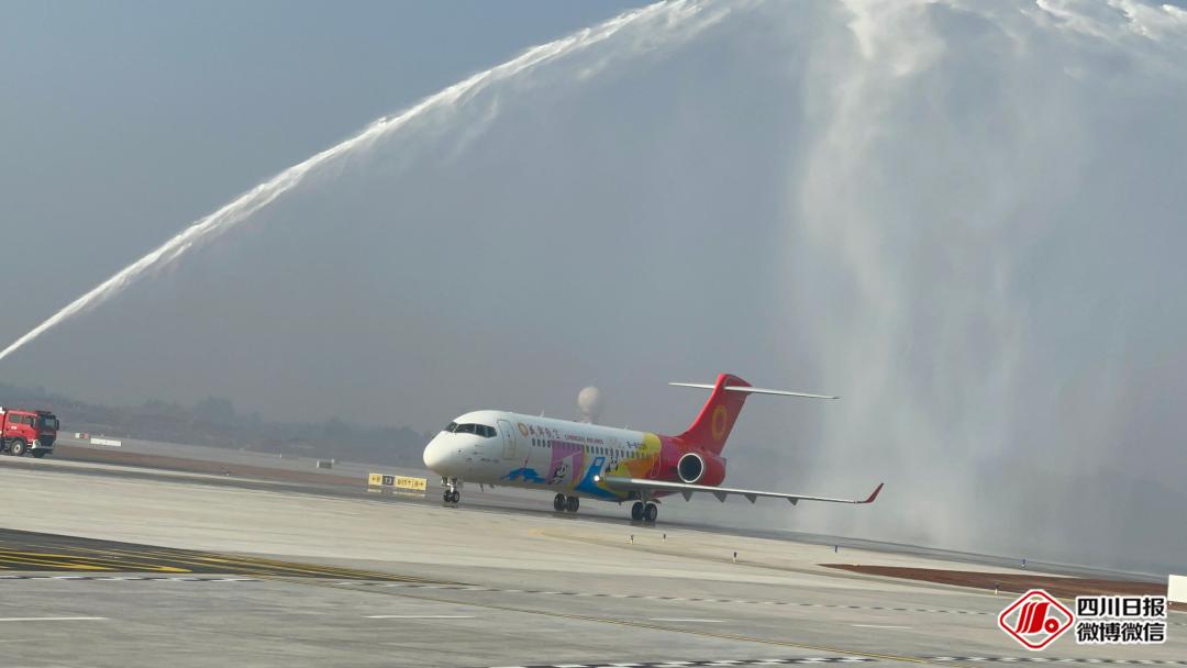 蜀都之凰 成都航空arj21鲲鹏展翅 南航a380本次试飞以川航"大运号"