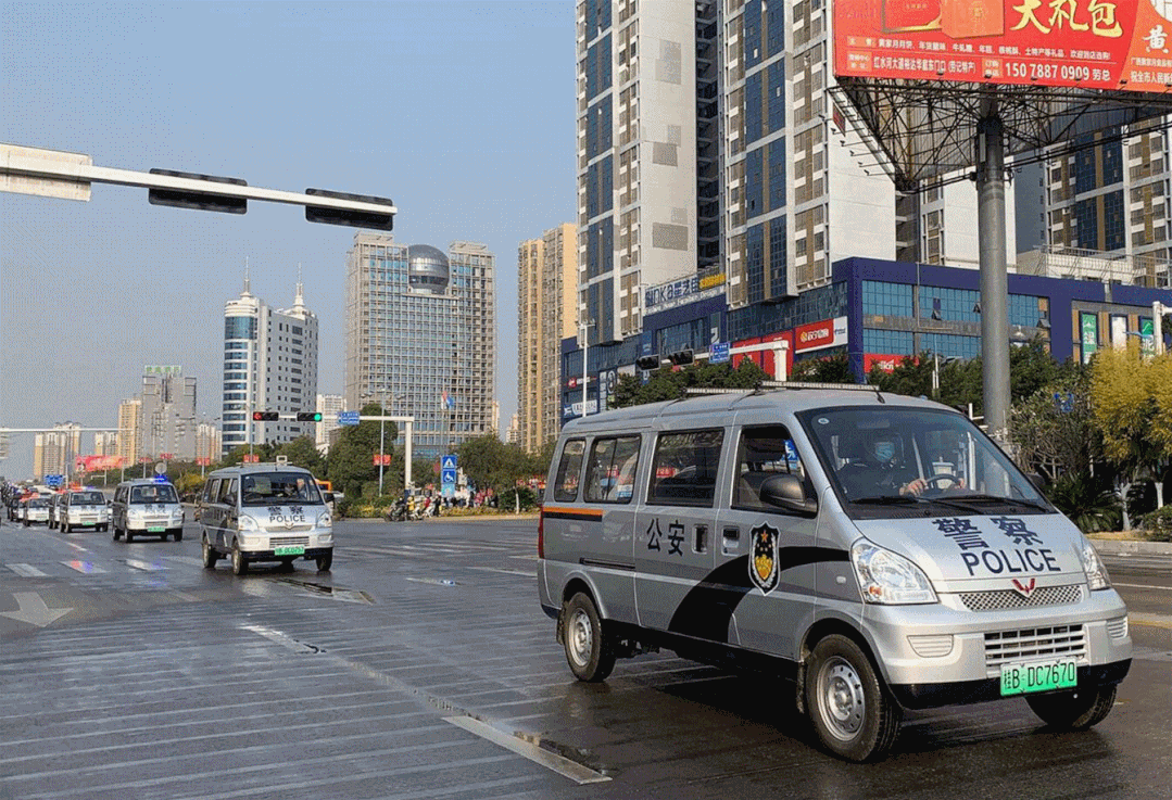 千警大巡逻帅爆了来宾公安又有大动作