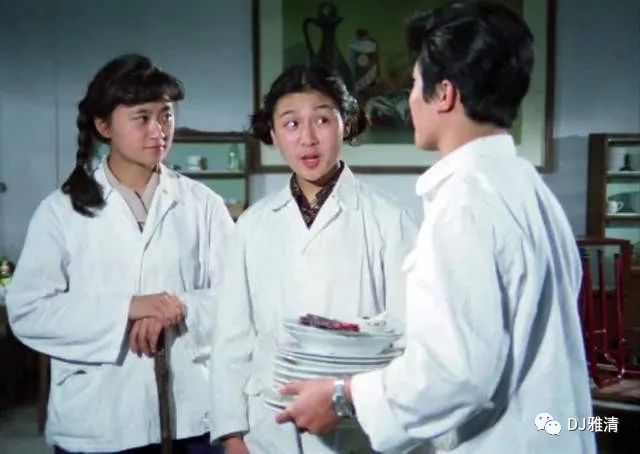 好》中扮演梁燕,一个同样活泼开朗的女孩,如在《三峡情思》中扮演黎兰