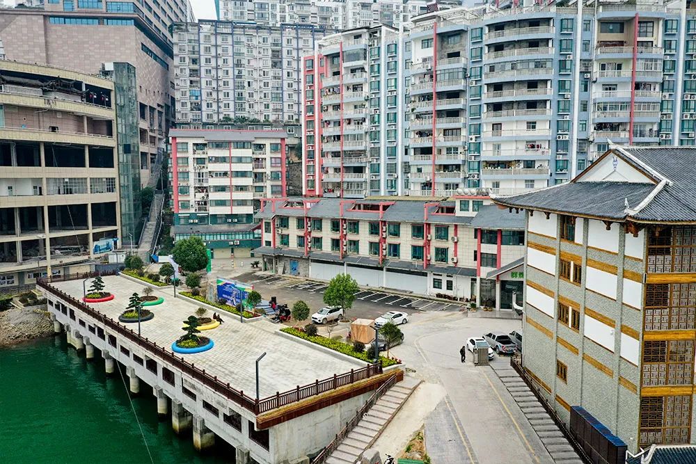 巴东县城南岸沿江大道这条应运而生的滨江走廊巴东的发展也以水为脉