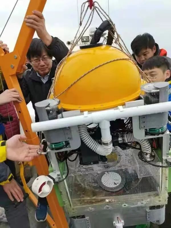 捕捞,这种情况已经引起了近海养参人的担忧,因而该项目研发的机器人实