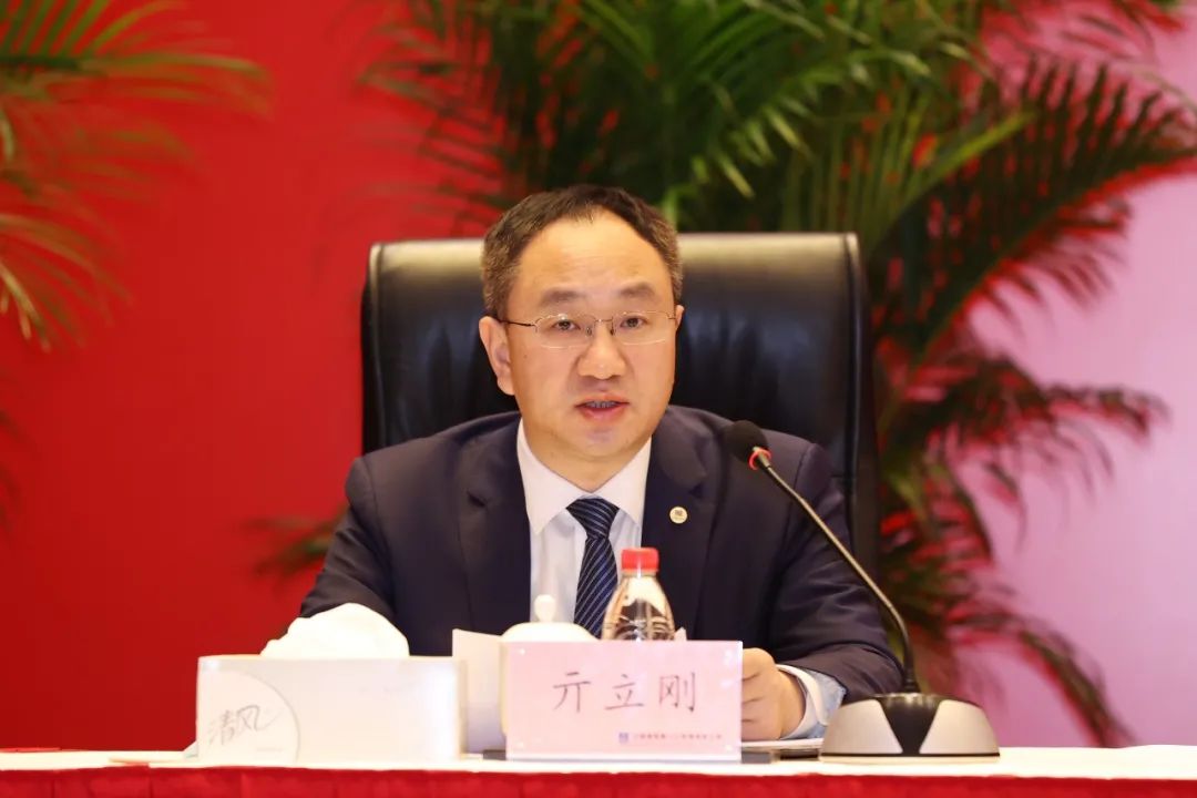 孙士东作了题为《行稳致远 勇立潮头 开启八局火