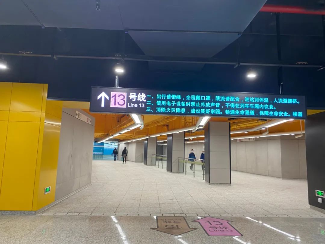 到14号线的通道目前关闭到达铜川路站重新上车换乘通道只走了2分多钟