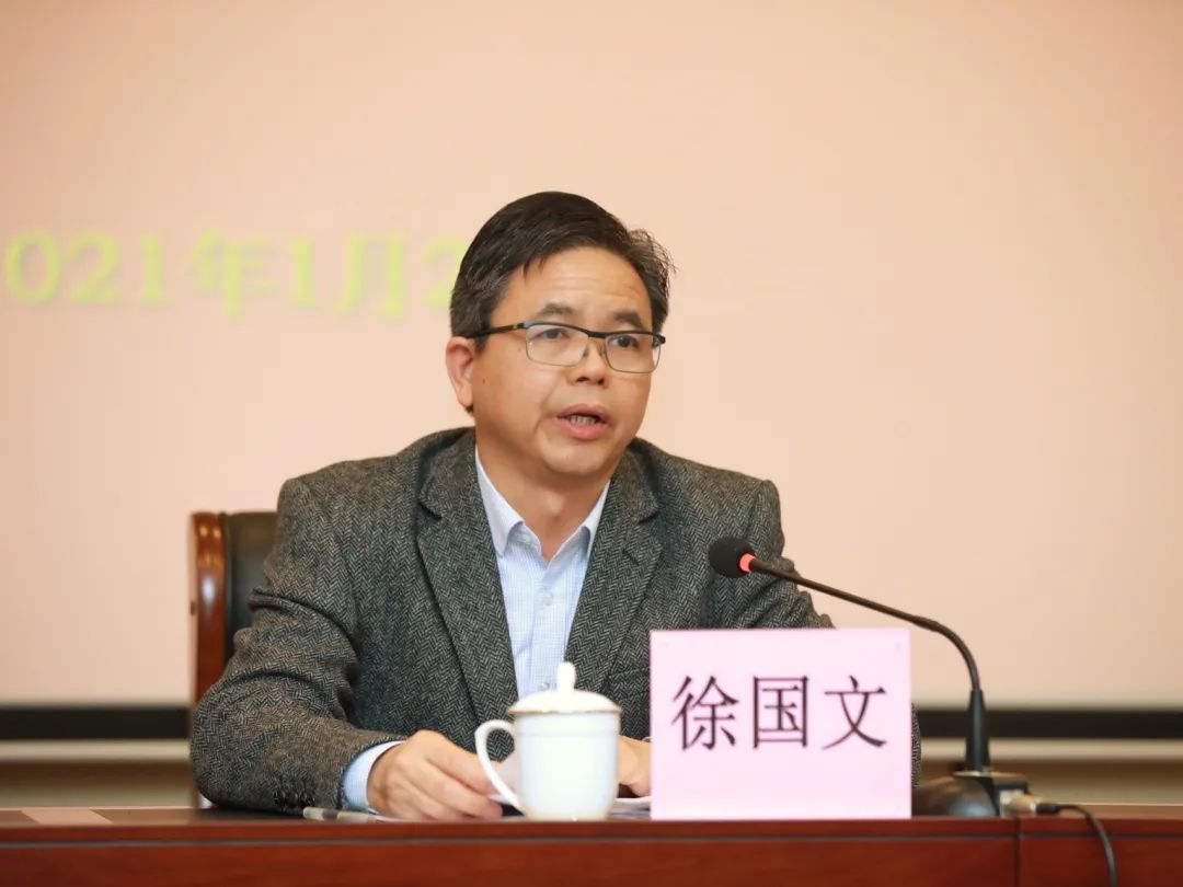 会议由街道相关领导主持,区人大常委会副主任徐国文