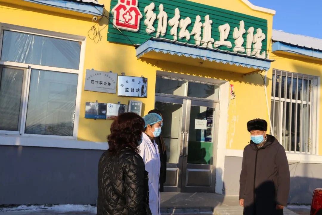 松岭区人民法院院长深入劲松镇检查指导防疫工作