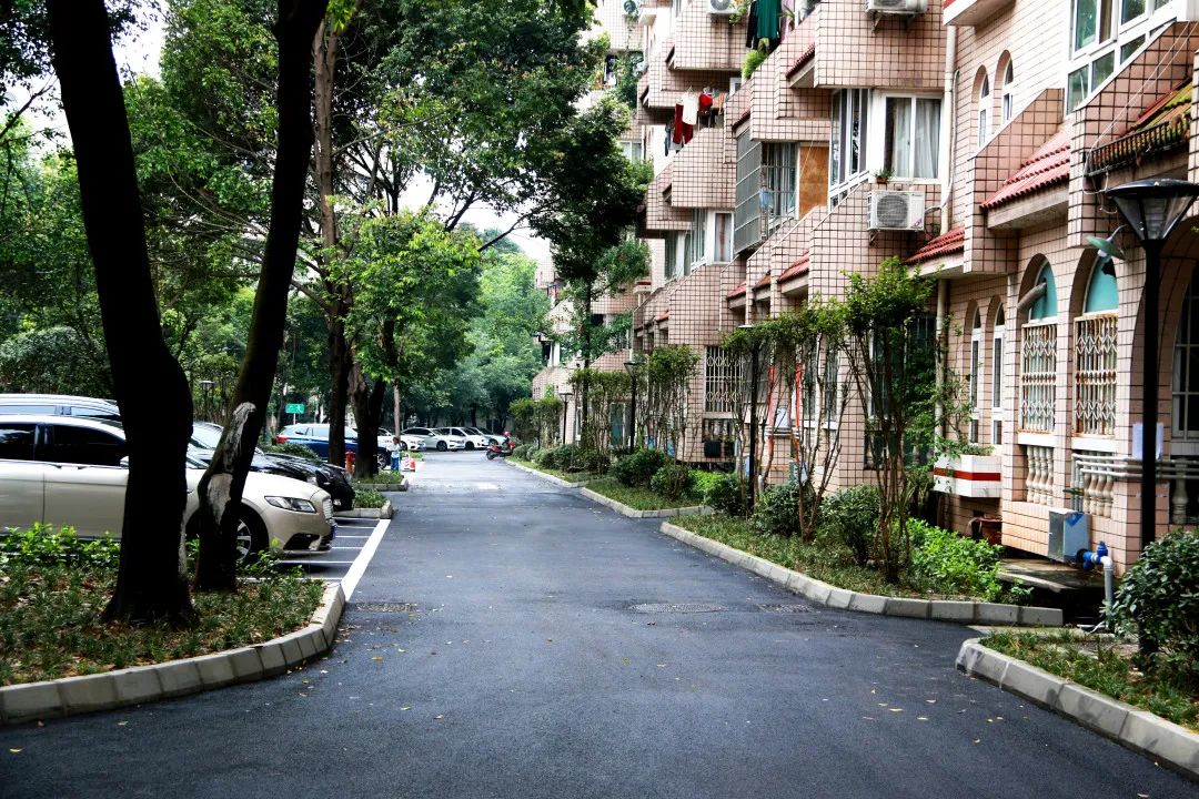 营造院落景观,实现形态"精而美",使得一些老旧小区的"颜值"并不低于商