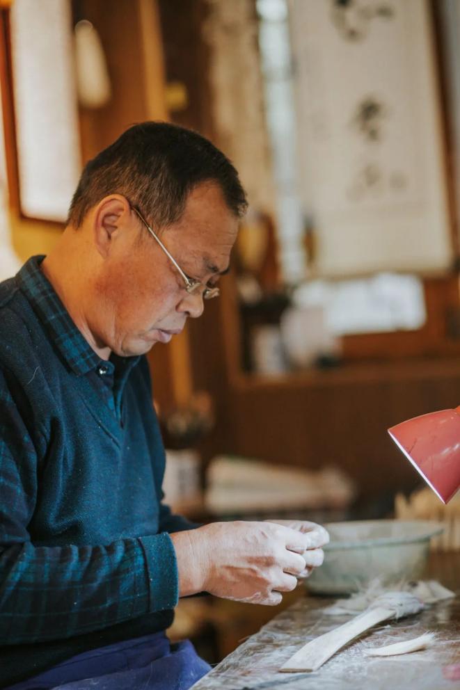 "坐功稳扎手如钳,梳毛犹如弓上弦",在汝阳刘店内不起眼的角落,非遗