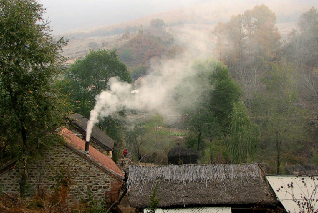 又见炊烟升起的图片图片