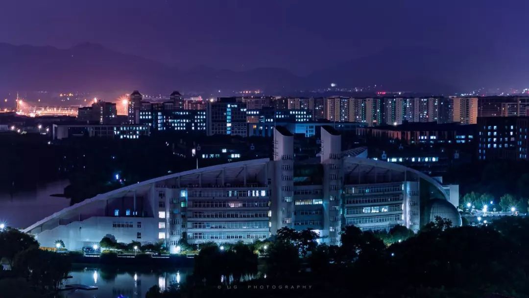 浙江大学夜景图片