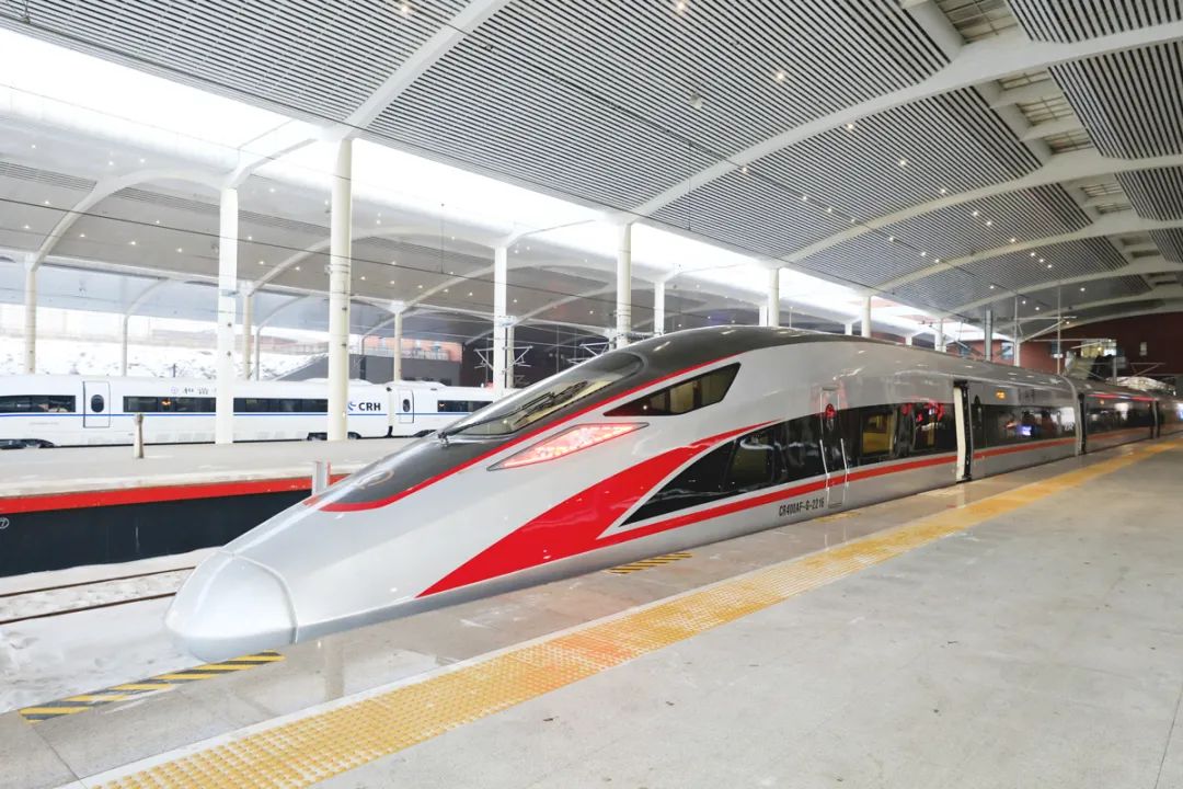 号高寒动车组 拥有耐低温,耐冰雪的"独门绝技" 零下40℃也能奔跑如常