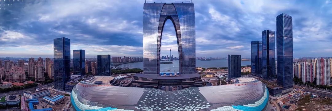 苏州的东方之门,被称为中国结构最复杂的超高层建筑,但因长相酷似