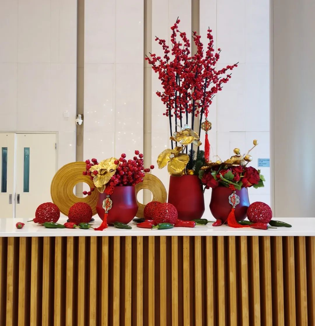 春节临近长宁写字楼的新妆好亮眼