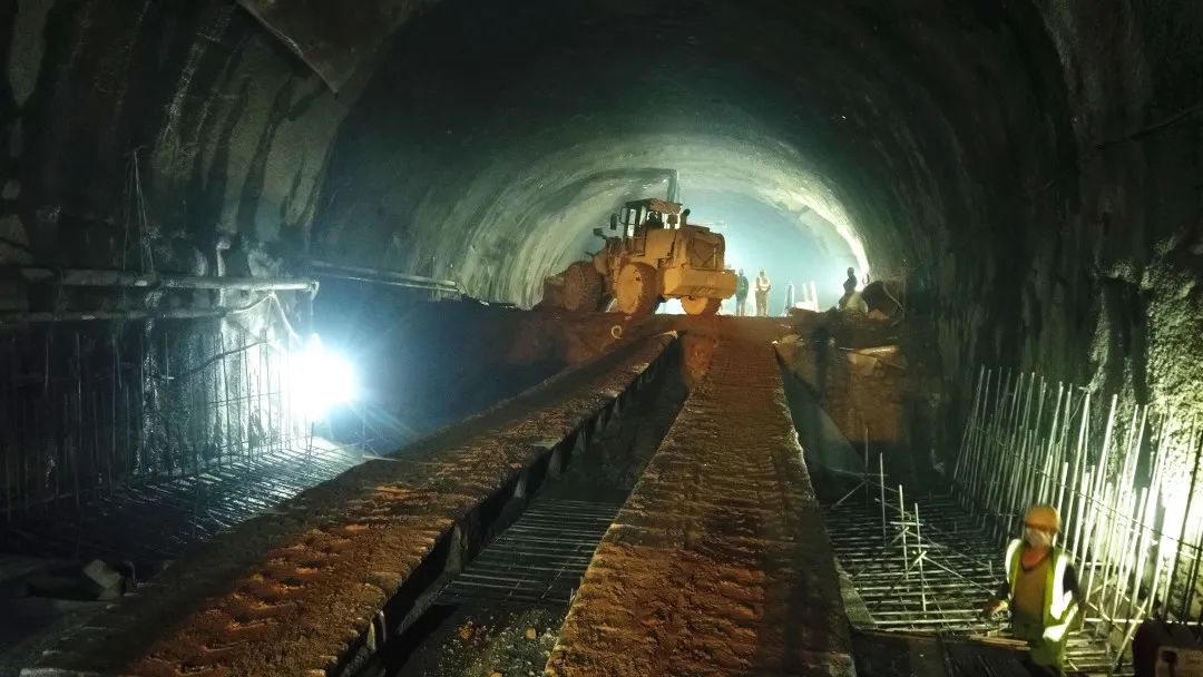 【视频】最后200米 肃祁公路东山隧道即将贯通