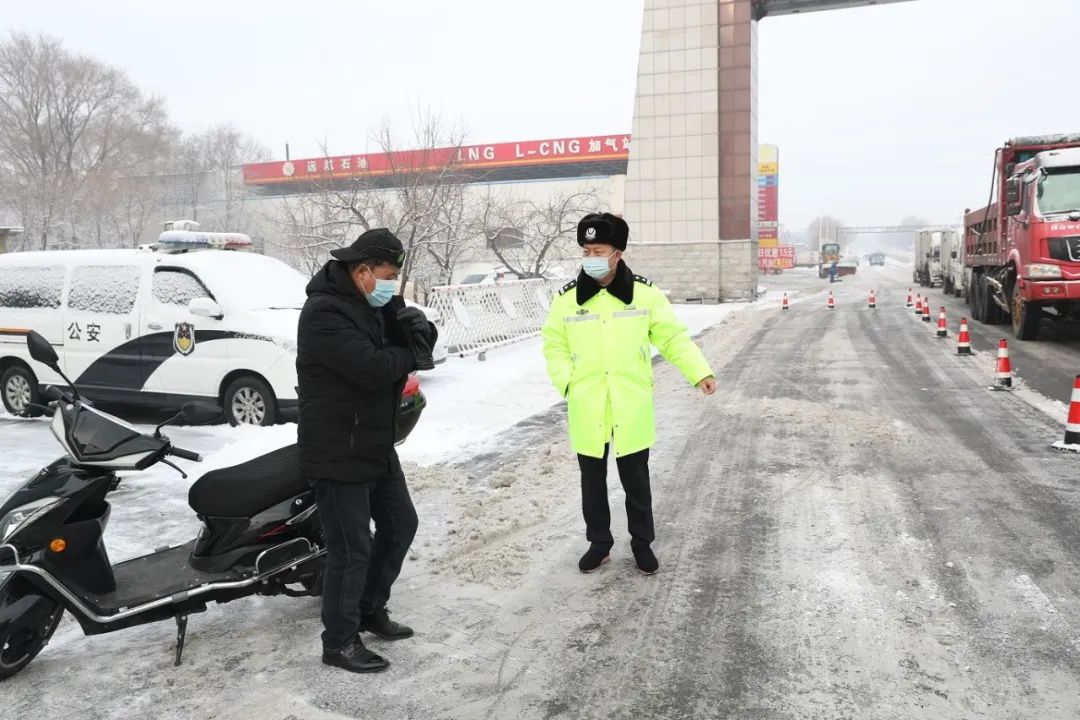 责任在肩梅河口公安民警奋战在疫情防控第一线