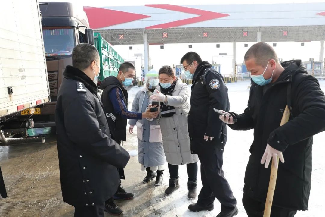 责任在肩梅河口公安民警奋战在疫情防控第一线