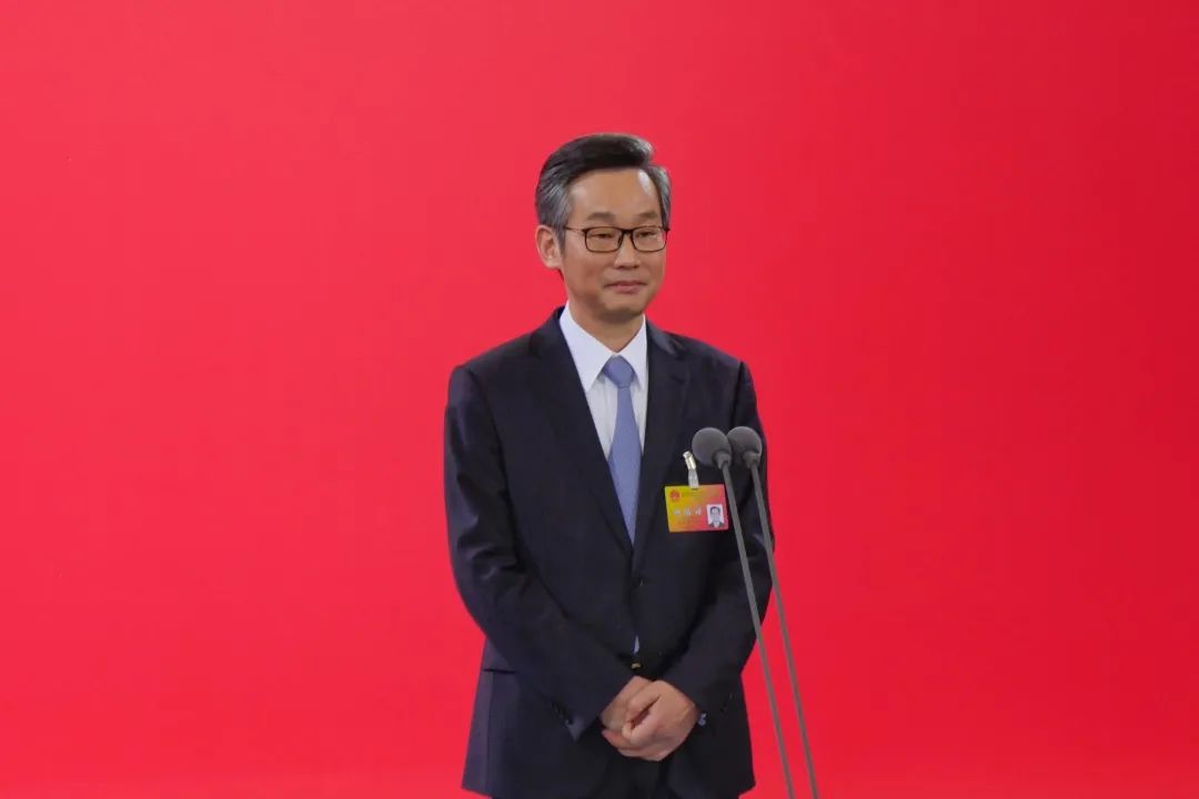 王剑侯在省两会厅局长通道答记者问