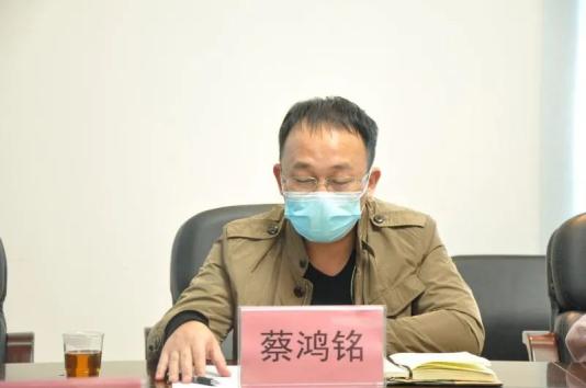 座谈会上,蔡鸿铭庭长介绍法庭工作情况,并感谢辖区人民陪审员过去一年