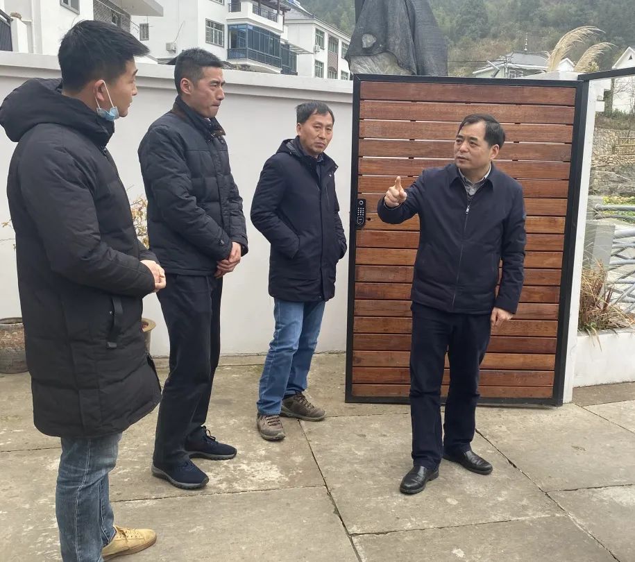 昨天,郑志光副书记一行先后参观了临岐镇吴峰村,文昌镇文屏村,卢家庄