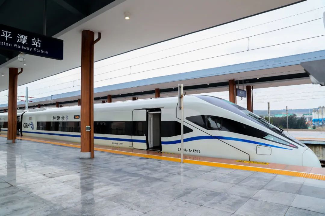 今天这条跨海高铁满月了