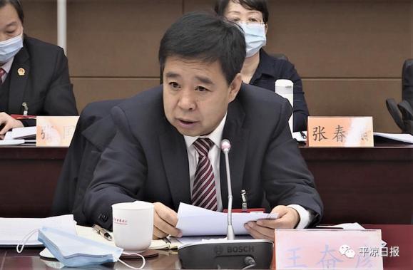 王奋彦说,政府工作报告主题聚焦,任务明确,文风清新,语言凝炼,是一个