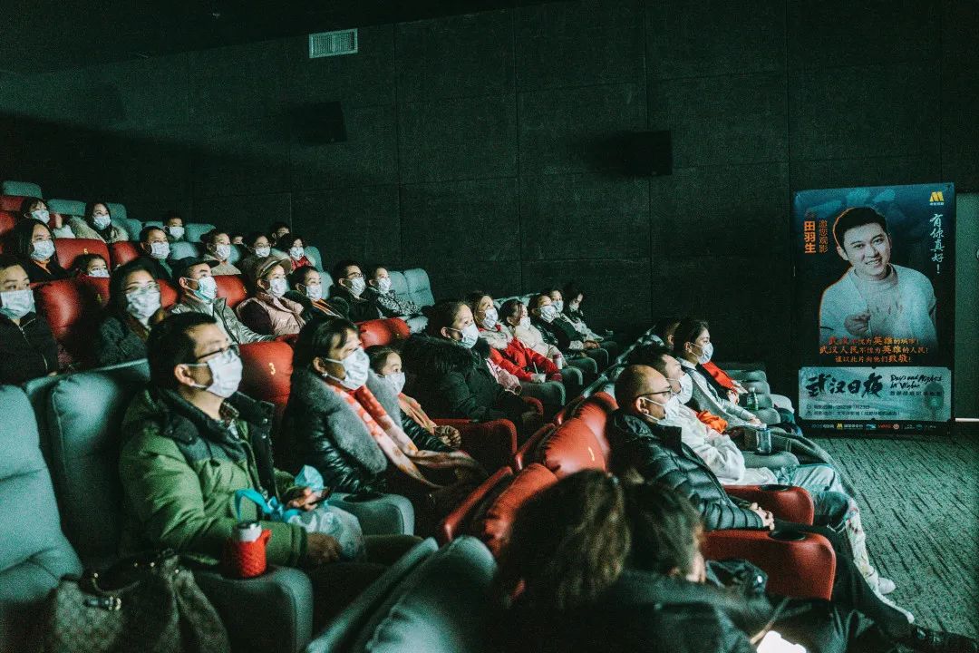 这位导演来天府新区请大家看电影