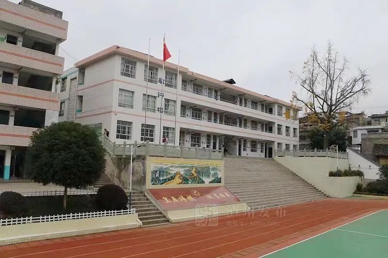 计算机和软件知识↑古蔺县皇华中学学校管理难度非常大由于缺乏科学