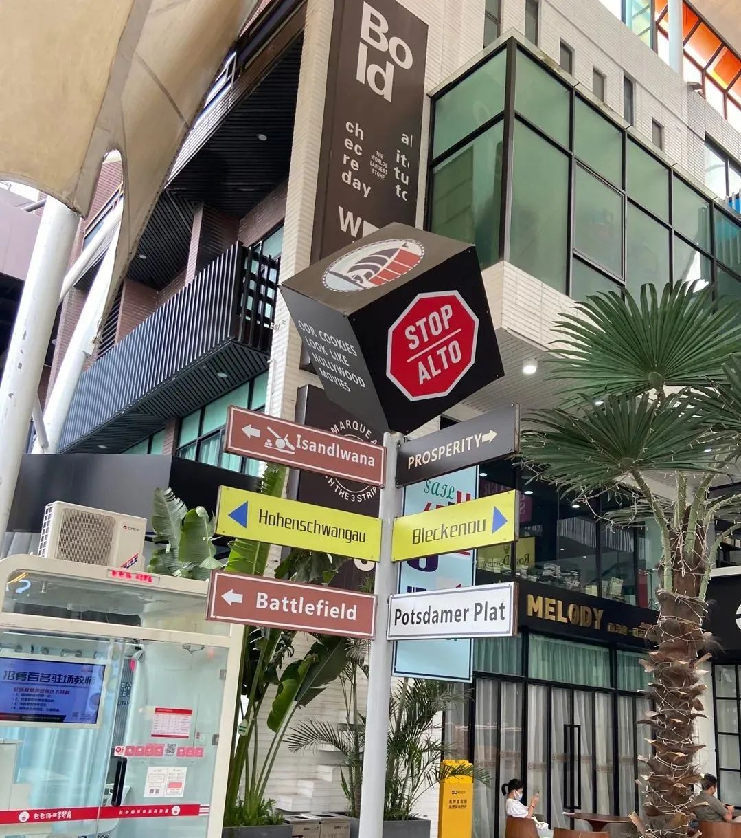 一键就能穿越到国外 单靠复制粘贴就能打造网红街道 天真
