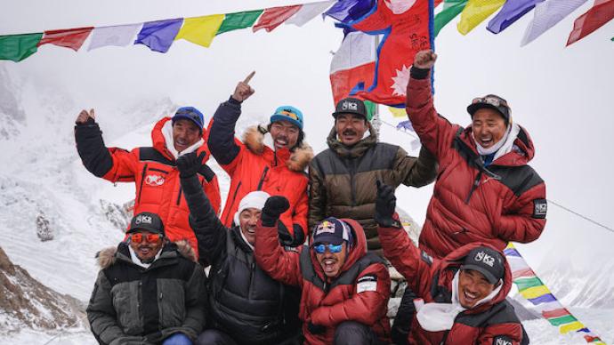人类首度冬季登顶K2，一座“野蛮峰”的被征服史