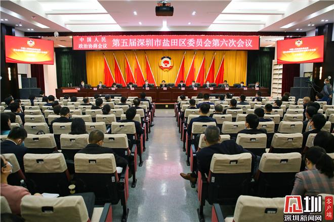 盐田区政协五届六次会议举行大会发言,12位政协委员依次走上发言席