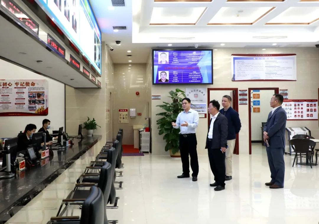 信宜市委副书记,政法委书记李龙飞到信宜法院调研指导工作